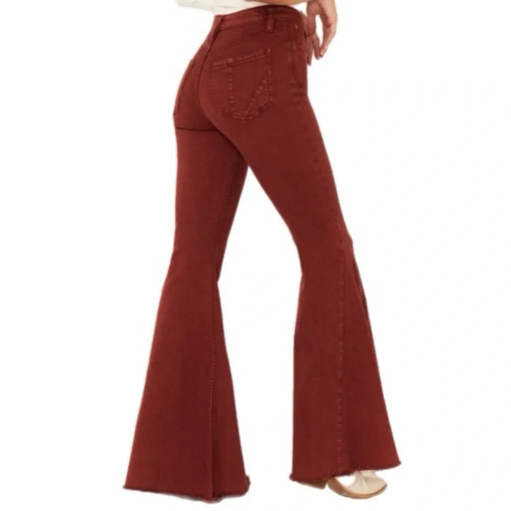 NWOT Shyanne High Rise Stretch Super Flare Jeans in Brick Red Size 26 - Picture 3 of 12